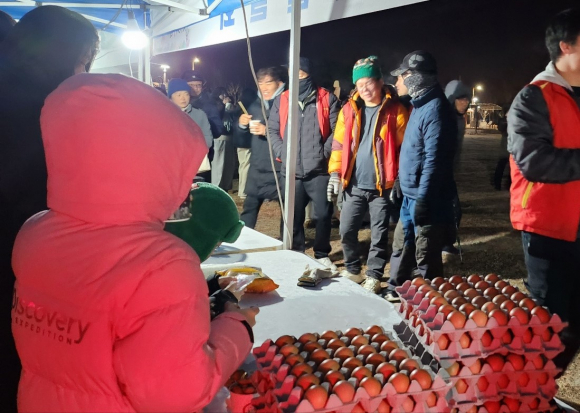 구운계란으로 인기를 독차지한 부안밀알회.